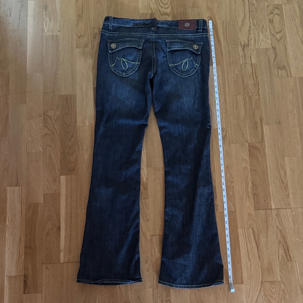 Vintage Women's Dark Blue Flared Jeans with Embroidered Back Pockets